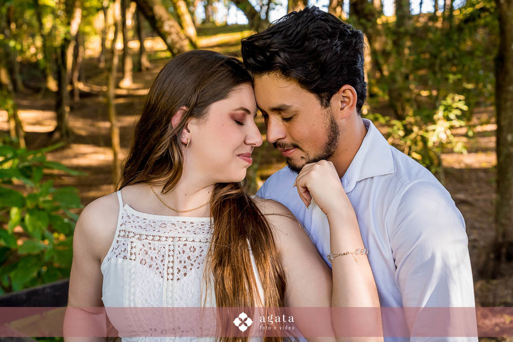 ensaio pre wedding-ensaio pre casamento-noivos-casamento 2026-fotografo de casamento curitiba-ensaio espontaneo-ensaio de casal no campo-ensaio pre casamento ao ar livre-fotografo