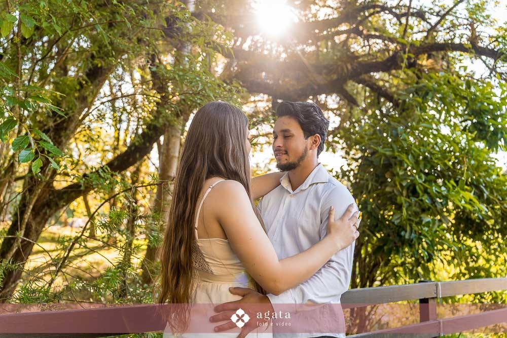 ensaio pre wedding-ensaio pre casamento-noivos-casamento 2026-fotografo de casamento curitiba-ensaio espontaneo-ensaio de casal no campo-ensaio pre casamento ao ar livre-fotografo