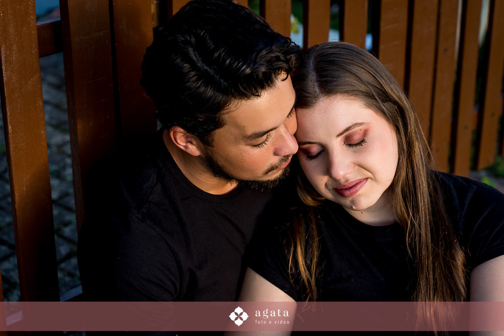 ensaio pre wedding-ensaio pre casamento-noivos-casamento 2026-fotografo de casamento curitiba-ensaio espontaneo-ensaio de casal no campo-ensaio pre casamento ao ar livre-fotografo