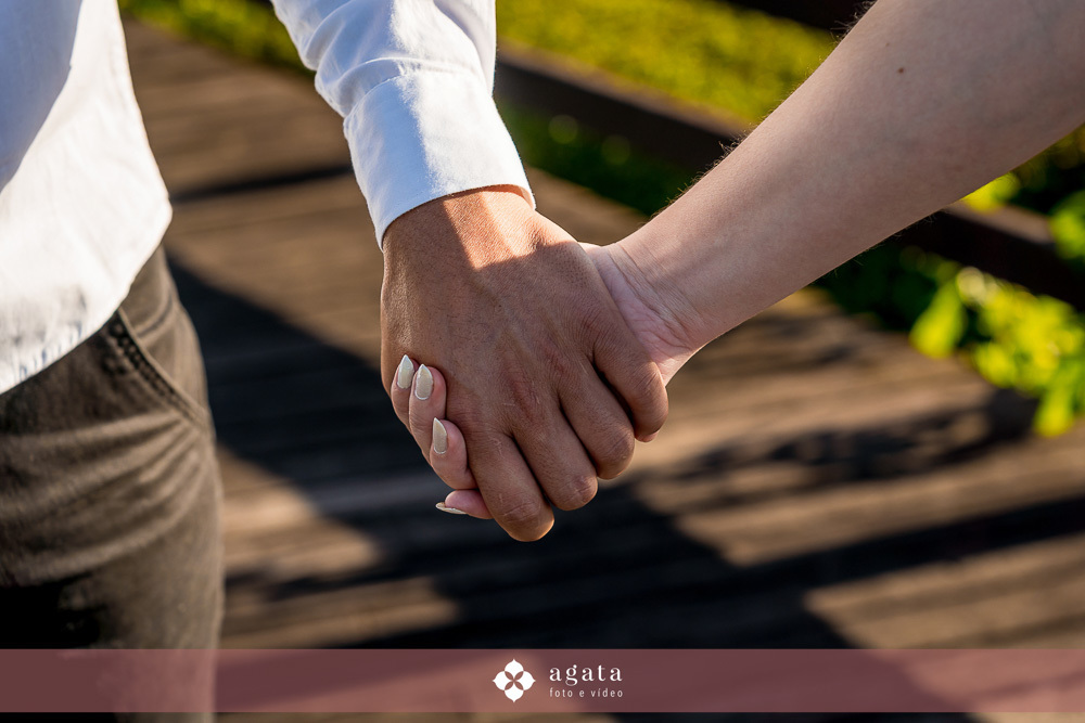 ensaio pre wedding-ensaio pre casamento-noivos-casamento 2026-fotografo de casamento curitiba-ensaio espontaneo-ensaio de casal no campo-ensaio pre casamento ao ar livre-fotografo