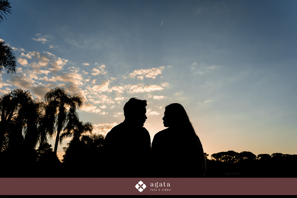 ensaio pre wedding-ensaio pre casamento-noivos-casamento 2026-fotografo de casamento curitiba-ensaio espontaneo-ensaio de casal no campo-ensaio pre casamento ao ar livre-fotografo