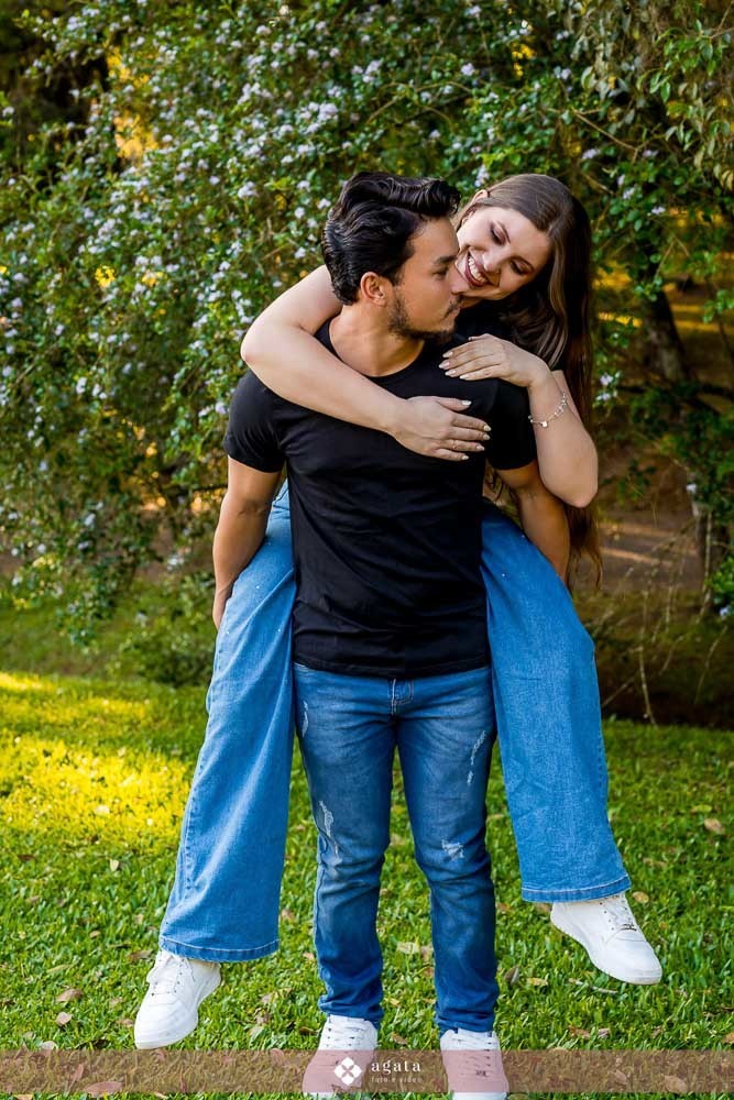 ensaio pre wedding-ensaio pre casamento-noivos-casamento 2026-fotografo de casamento curitiba-ensaio espontaneo-ensaio de casal no campo-ensaio pre casamento ao ar livre-fotografo