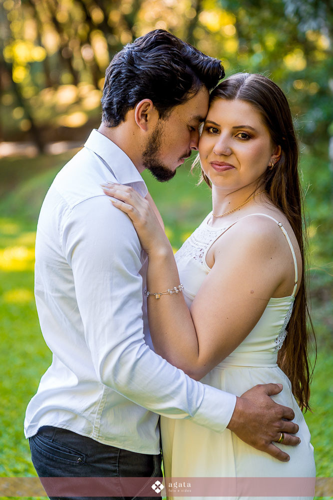 ensaio pre wedding-ensaio pre casamento-noivos-casamento 2026-fotografo de casamento curitiba-ensaio espontaneo-ensaio de casal no campo-ensaio pre casamento ao ar livre-fotografo