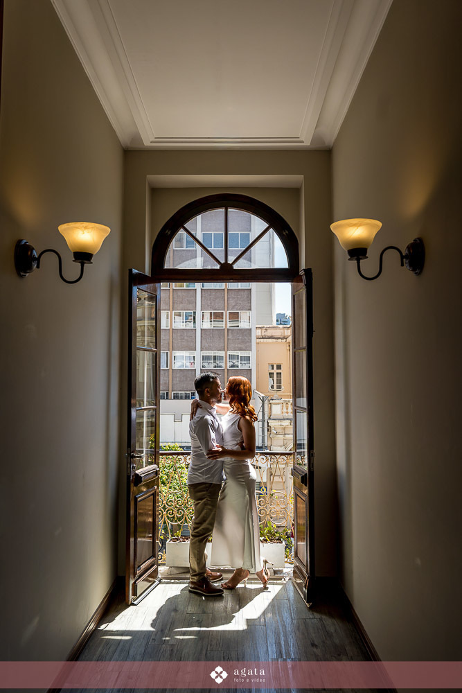 ensaio pre wedding-ensaio pre casamento-ensaio casal urbano-fotografo de casamento-fotografo de casamento curitiba-ensaio de casal urbano-ensaio de casal com vinho-pre wedding-pre wed-casal-fotografo de casamento-wedding-cwb-noivos