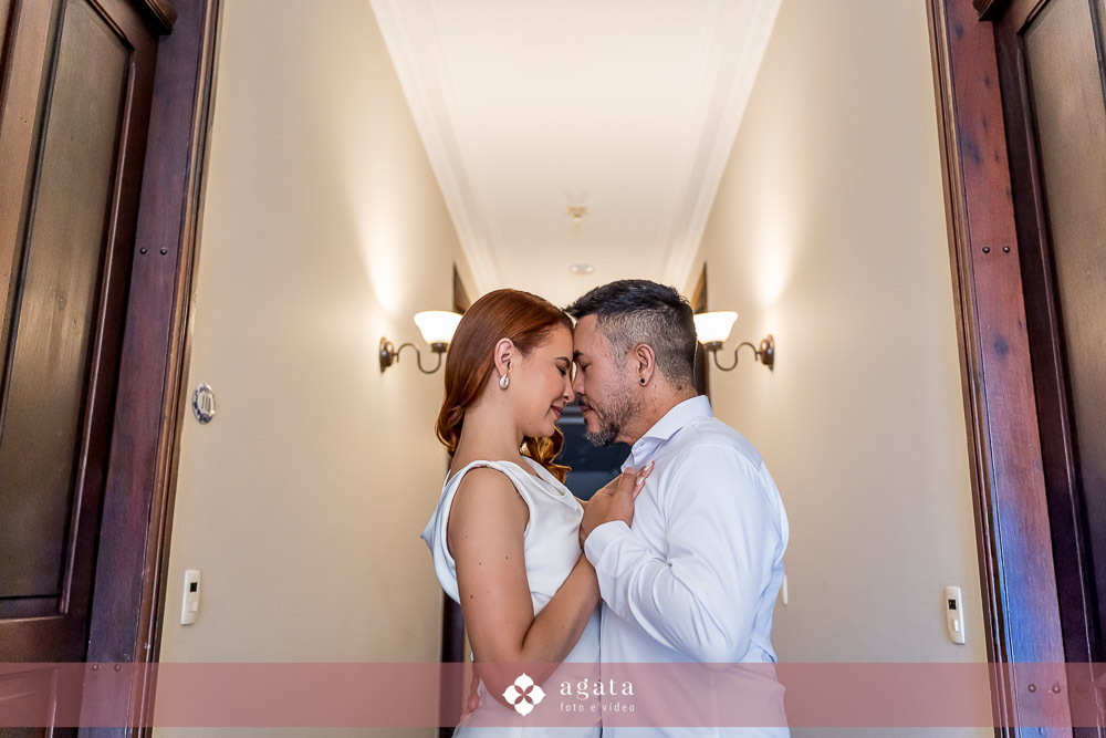 ensaio pre wedding-ensaio pre casamento-ensaio casal urbano-fotografo de casamento-fotografo de casamento curitiba-ensaio de casal urbano-ensaio de casal com vinho-pre wedding-pre wed-casal-fotografo de casamento-wedding-cwb-noivos