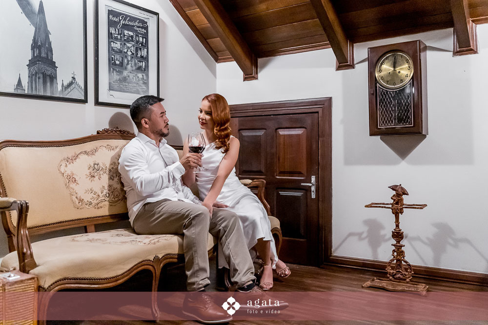ensaio pre wedding-ensaio pre casamento-ensaio casal urbano-fotografo de casamento-fotografo de casamento curitiba-ensaio de casal urbano-ensaio de casal com vinho-pre wedding-pre wed-casal-fotografo de casamento-wedding-cwb-noivos