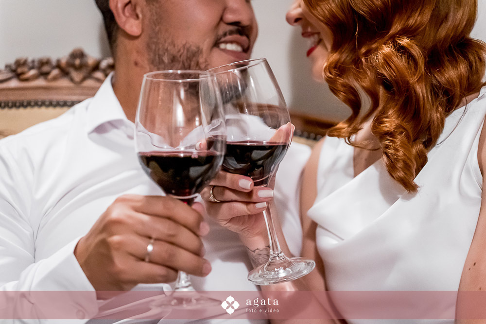 ensaio pre wedding-ensaio pre casamento-ensaio casal urbano-fotografo de casamento-fotografo de casamento curitiba-ensaio de casal urbano-ensaio de casal com vinho-pre wedding-pre wed-casal-fotografo de casamento-wedding-cwb-noivos