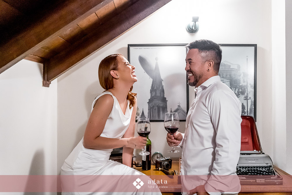 ensaio pre wedding-ensaio pre casamento-ensaio casal urbano-fotografo de casamento-fotografo de casamento curitiba-ensaio de casal urbano-ensaio de casal com vinho-pre wedding-pre wed-casal-fotografo de casamento-wedding-cwb-noivos