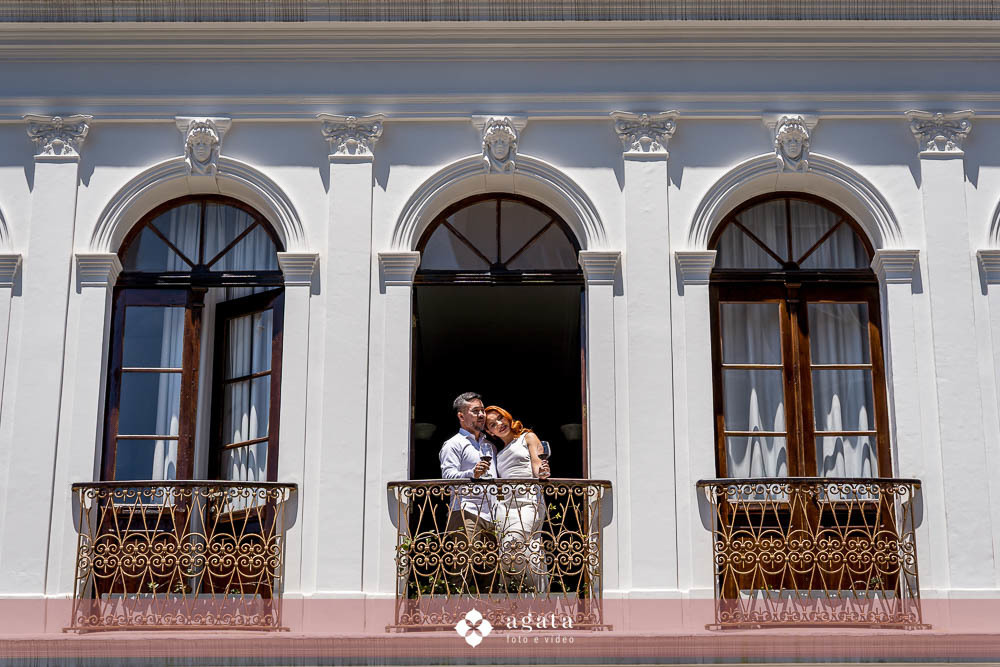 ensaio pre wedding-ensaio pre casamento-ensaio casal urbano-fotografo de casamento-fotografo de casamento curitiba-ensaio de casal urbano-ensaio de casal com vinho-pre wedding-pre wed-casal-fotografo de casamento-wedding-cwb-noivos