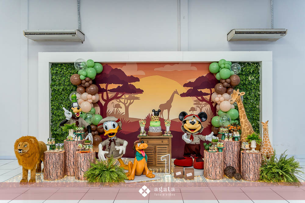 aniversaio de um ano-fotografo de familias-fotografo curitiba-aniversario safari-um aninho-festa safari-decoracao safari-festa de um ano menino-festa infantil-aniversario de crianca-aniversario infantil safari-festa no safari-um aninho festa