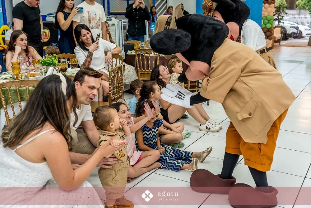 aniversaio de um ano-fotografo de familias-fotografo curitiba-aniversario safari-um aninho-festa safari-decoracao safari-festa de um ano menino-festa infantil-aniversario de crianca-aniversario infantil safari-festa no safari-um aninho festa