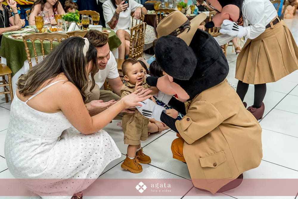 aniversaio de um ano-fotografo de familias-fotografo curitiba-aniversario safari-um aninho-festa safari-decoracao safari-festa de um ano menino-festa infantil-aniversario de crianca-aniversario infantil safari-festa no safari-um aninho festa