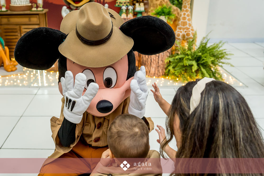 aniversaio de um ano-fotografo de familias-fotografo curitiba-aniversario safari-um aninho-festa safari-decoracao safari-festa de um ano menino-festa infantil-aniversario de crianca-aniversario infantil safari-festa no safari-um aninho festa