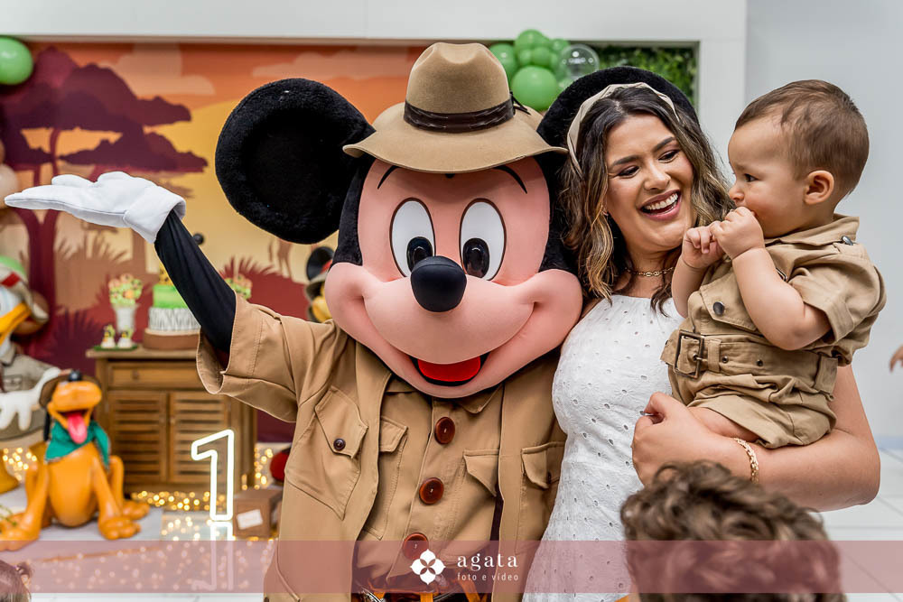 aniversaio de um ano-fotografo de familias-fotografo curitiba-aniversario safari-um aninho-festa safari-decoracao safari-festa de um ano menino-festa infantil-aniversario de crianca-aniversario infantil safari-festa no safari-um aninho festa