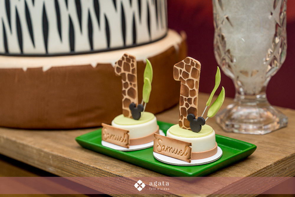 aniversaio de um ano-fotografo de familias-fotografo curitiba-aniversario safari-um aninho-festa safari-decoracao safari-festa de um ano menino-festa infantil-aniversario de crianca-aniversario infantil safari-festa no safari-um aninho festa