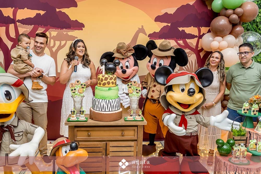 aniversaio de um ano-fotografo de familias-fotografo curitiba-aniversario safari-um aninho-festa safari-decoracao safari-festa de um ano menino-festa infantil-aniversario de crianca-aniversario infantil safari-festa no safari-um aninho festa
