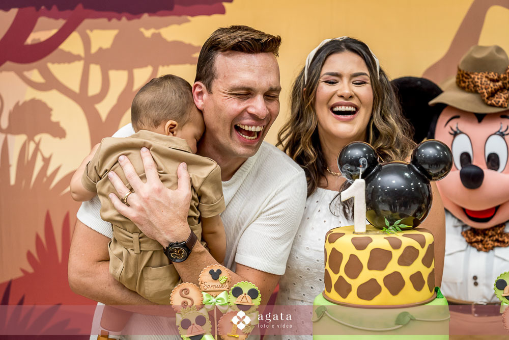 aniversaio de um ano-fotografo de familias-fotografo curitiba-aniversario safari-um aninho-festa safari-decoracao safari-festa de um ano menino-festa infantil-aniversario de crianca-aniversario infantil safari-festa no safari-um aninho festa