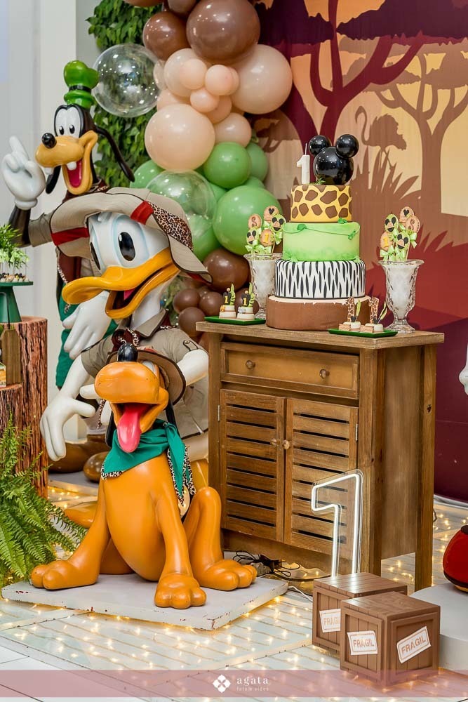 aniversaio de um ano-fotografo de familias-fotografo curitiba-aniversario safari-um aninho-festa safari-decoracao safari-festa de um ano menino-festa infantil-aniversario de crianca-aniversario infantil safari-festa no safari-um aninho festa