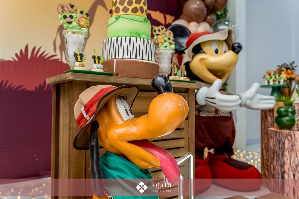 aniversaio de um ano-fotografo de familias-fotografo curitiba-aniversario safari-um aninho-festa safari-decoracao safari-festa de um ano menino-festa infantil-aniversario de crianca-aniversario infantil safari-festa no safari-um aninho festa