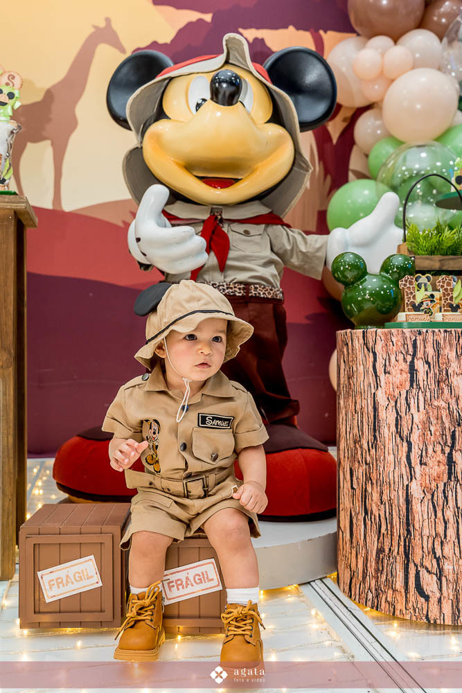 aniversaio de um ano-fotografo de familias-fotografo curitiba-aniversario safari-um aninho-festa safari-decoracao safari-festa de um ano menino-festa infantil-aniversario de crianca-aniversario infantil safari-festa no safari-um aninho festa