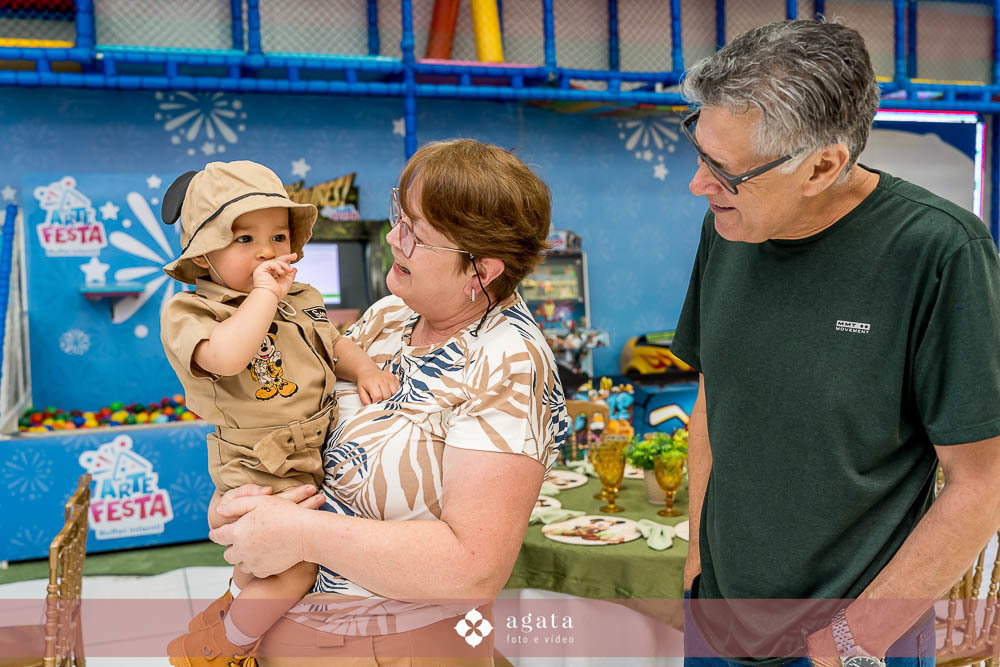 aniversaio de um ano-fotografo de familias-fotografo curitiba-aniversario safari-um aninho-festa safari-decoracao safari-festa de um ano menino-festa infantil-aniversario de crianca-aniversario infantil safari-festa no safari-um aninho festa