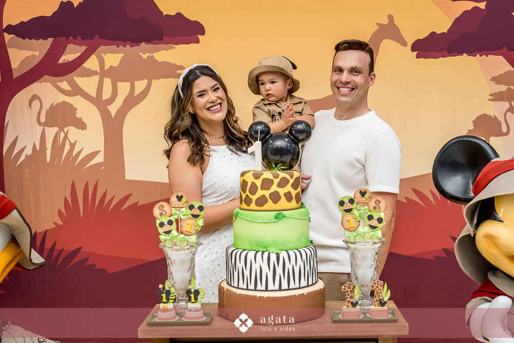aniversaio de um ano-fotografo de familias-fotografo curitiba-aniversario safari-um aninho-festa safari-decoracao safari-festa de um ano menino-festa infantil-aniversario de crianca-aniversario infantil safari-festa no safari-um aninho festa