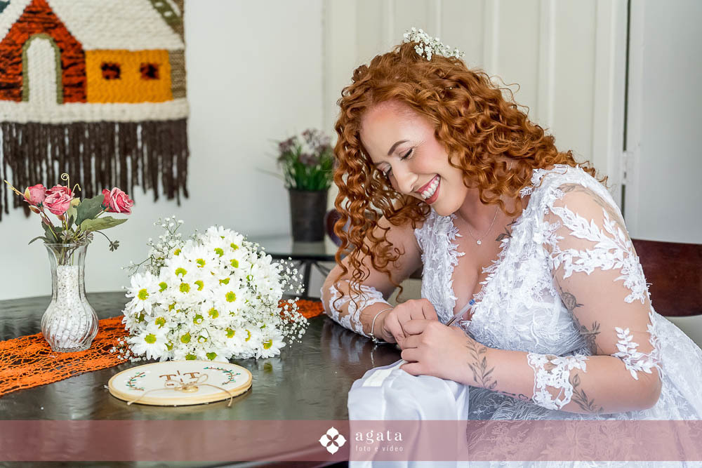 casamento ao ar livre-fotografo de casamento-casamento curitiba-casamento-wedding-fotografo curitiba-casamento ao ar livre curitiba-casamento ar livre-vestido de noiva-fotografo cwb-noivos-noiva-decoração de casamento-wed-making of noiva-noiva ruiva