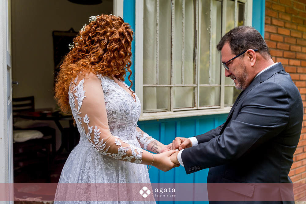 casamento ao ar livre-fotografo de casamento-casamento curitiba-casamento-wedding-fotografo curitiba-casamento ao ar livre curitiba-casamento ar livre-vestido de noiva-fotografo cwb-noivos-noiva-decoração de casamento-wed-making of noiva-noiva ruiva