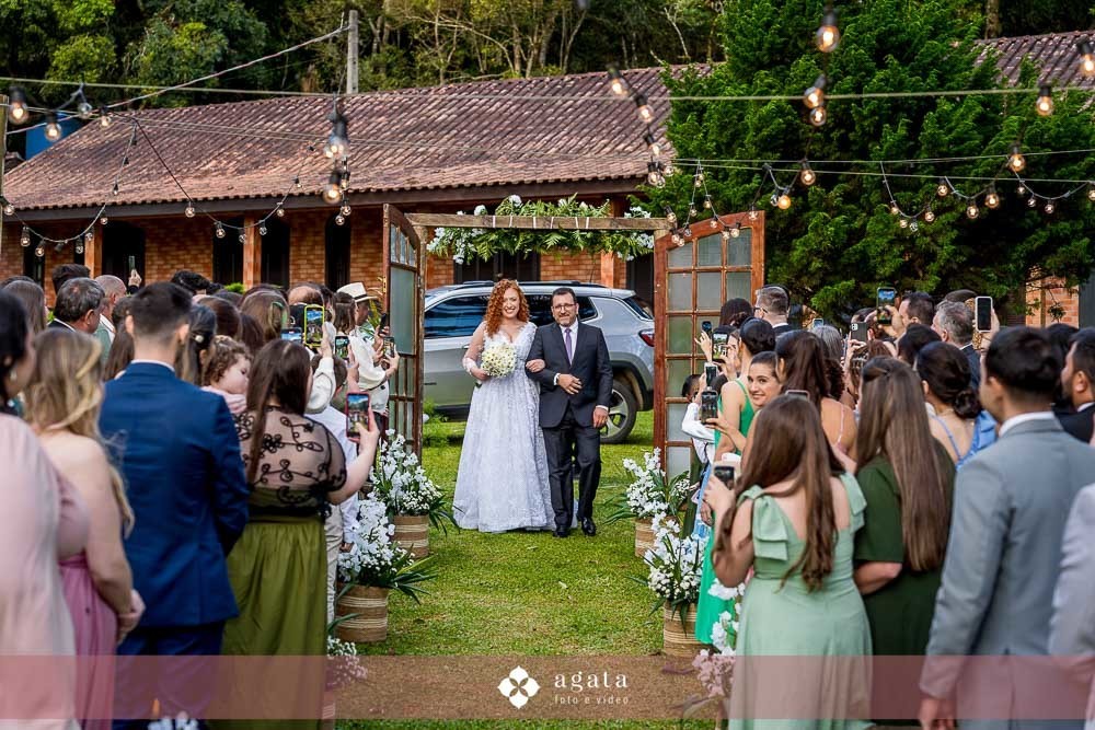 casamento ao ar livre-fotografo de casamento-casamento curitiba-casamento-wedding-fotografo curitiba-casamento ao ar livre curitiba-casamento ar livre-vestido de noiva-fotografo cwb-noivos-noiva-decoração de casamento-wed-making of noiva-noiva ruiva