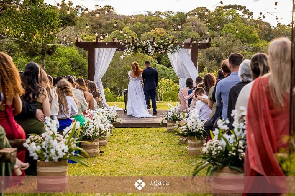 casamento ao ar livre-fotografo de casamento-casamento curitiba-casamento-wedding-fotografo curitiba-casamento ao ar livre curitiba-casamento ar livre-vestido de noiva-fotografo cwb-noivos-noiva-decoração de casamento-wed-making of noiva-noiva ruiva