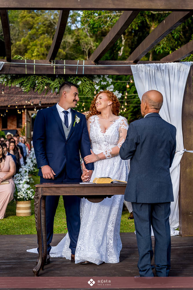 casamento ao ar livre-fotografo de casamento-casamento curitiba-casamento-wedding-fotografo curitiba-casamento ao ar livre curitiba-casamento ar livre-vestido de noiva-fotografo cwb-noivos-noiva-decoração de casamento-wed-making of noiva-noiva ruiva