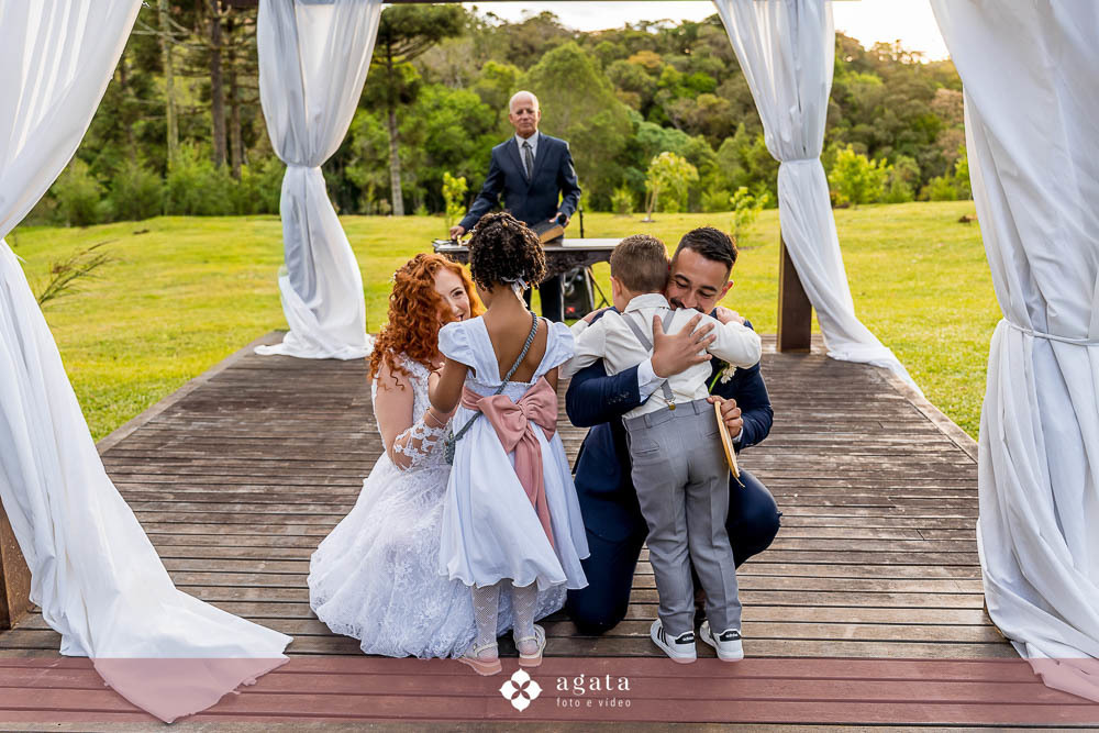 casamento ao ar livre-fotografo de casamento-casamento curitiba-casamento-wedding-fotografo curitiba-casamento ao ar livre curitiba-casamento ar livre-vestido de noiva-fotografo cwb-noivos-noiva-decoração de casamento-wed-making of noiva-noiva ruiva