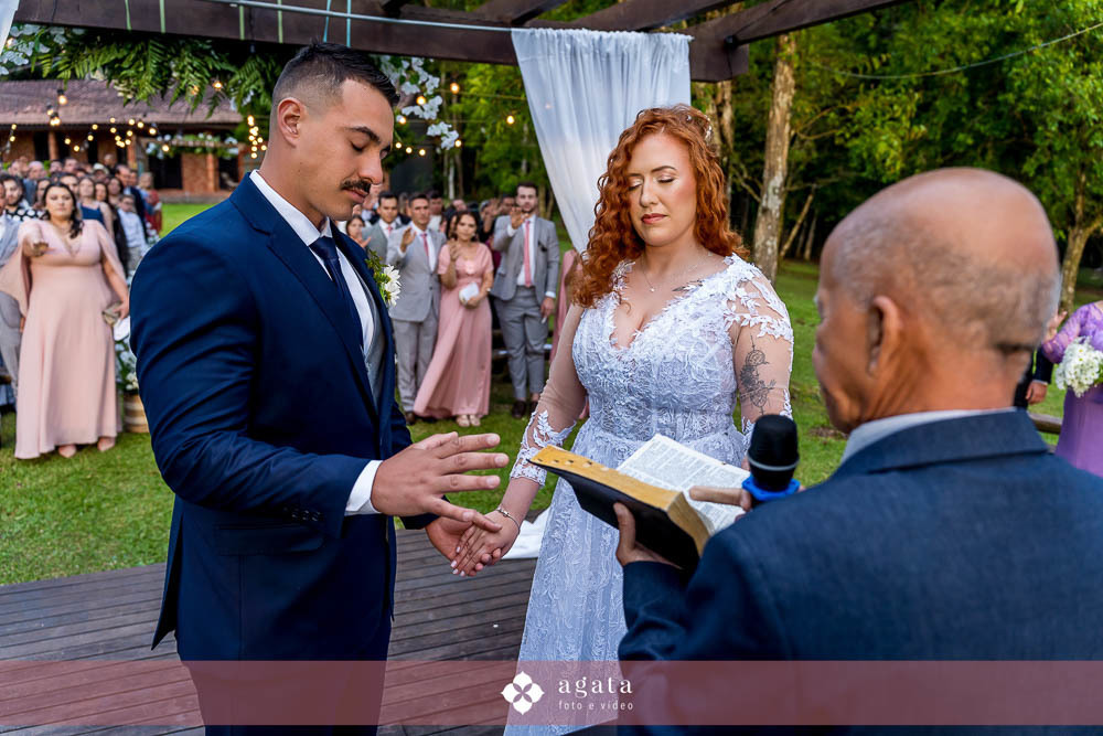 casamento ao ar livre-fotografo de casamento-casamento curitiba-casamento-wedding-fotografo curitiba-casamento ao ar livre curitiba-casamento ar livre-vestido de noiva-fotografo cwb-noivos-noiva-decoração de casamento-wed-making of noiva-noiva ruiva