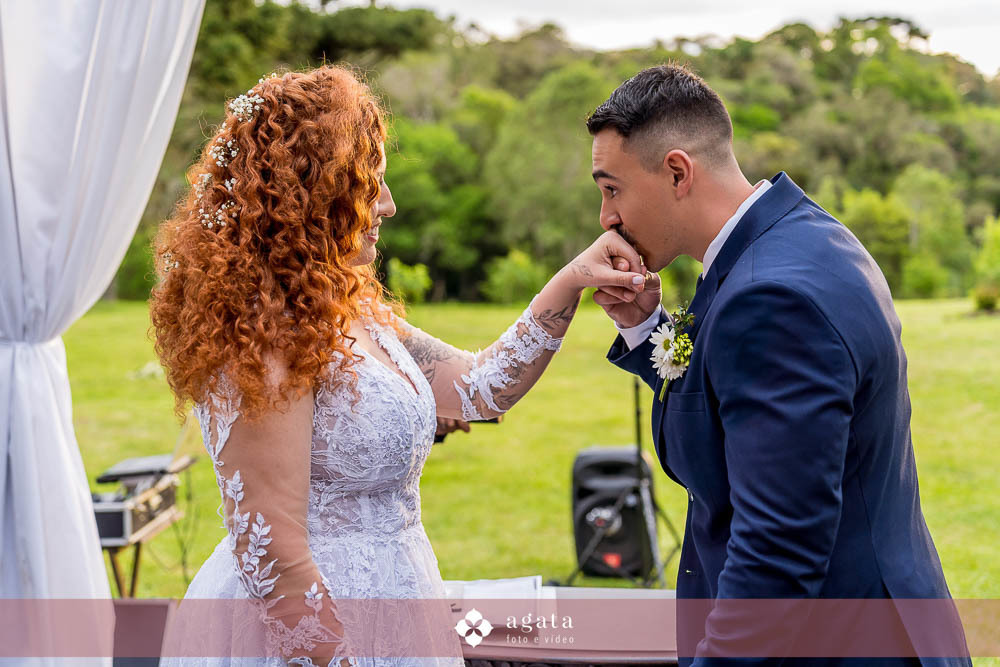 casamento ao ar livre-fotografo de casamento-casamento curitiba-casamento-wedding-fotografo curitiba-casamento ao ar livre curitiba-casamento ar livre-vestido de noiva-fotografo cwb-noivos-noiva-decoração de casamento-wed-making of noiva-noiva ruiva