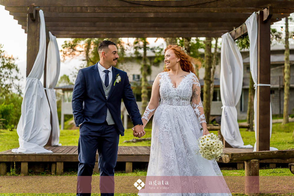 casamento ao ar livre-fotografo de casamento-casamento curitiba-casamento-wedding-fotografo curitiba-casamento ao ar livre curitiba-casamento ar livre-vestido de noiva-fotografo cwb-noivos-noiva-decoração de casamento-wed-making of noiva-noiva ruiva