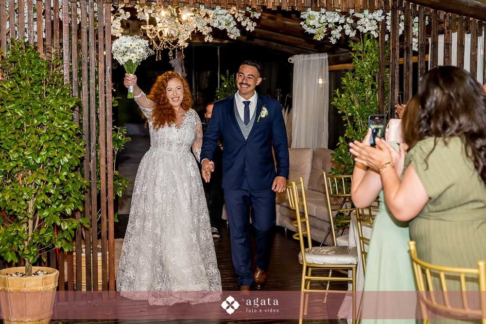 casamento ao ar livre-fotografo de casamento-casamento curitiba-casamento-wedding-fotografo curitiba-casamento ao ar livre curitiba-casamento ar livre-vestido de noiva-fotografo cwb-noivos-noiva-decoração de casamento-wed-making of noiva-noiva ruiva