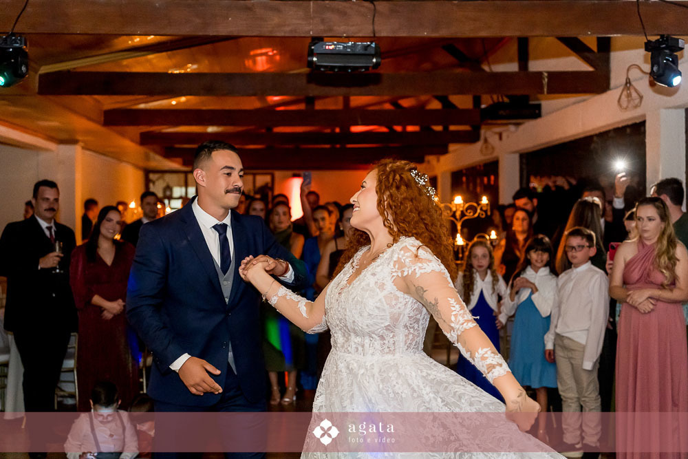casamento ao ar livre-fotografo de casamento-casamento curitiba-casamento-wedding-fotografo curitiba-casamento ao ar livre curitiba-casamento ar livre-vestido de noiva-fotografo cwb-noivos-noiva-decoração de casamento-wed-making of noiva-noiva ruiva