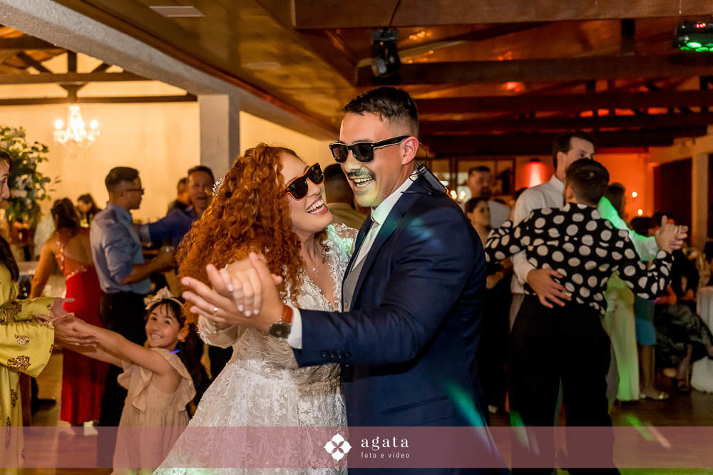 casamento ao ar livre-fotografo de casamento-casamento curitiba-casamento-wedding-fotografo curitiba-casamento ao ar livre curitiba-casamento ar livre-vestido de noiva-fotografo cwb-noivos-noiva-decoração de casamento-wed-making of noiva-noiva ruiva