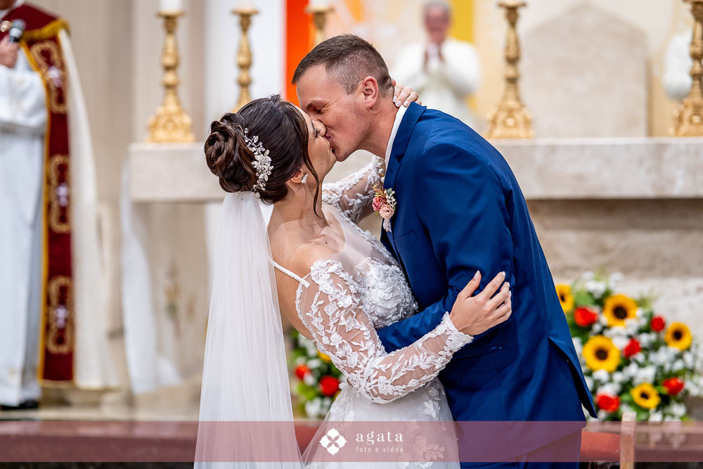 casamento na igreja-casamento curitiba-fotografo de casamento-casamento curitiba-fotografo cwb-vestido de noiva-noiva curitibana-casamento catolico-casamento na igreja catolica-casamento catolico curitiba-casamento na igreja-noivos catolicos-noivos 