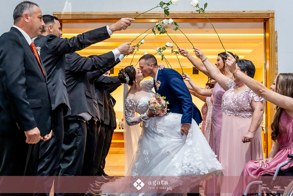 casamento na igreja-casamento curitiba-fotografo de casamento-casamento curitiba-fotografo cwb-vestido de noiva-noiva curitibana-casamento catolico-casamento na igreja catolica-casamento catolico curitiba-casamento na igreja-noivos catolicos-noivos 
