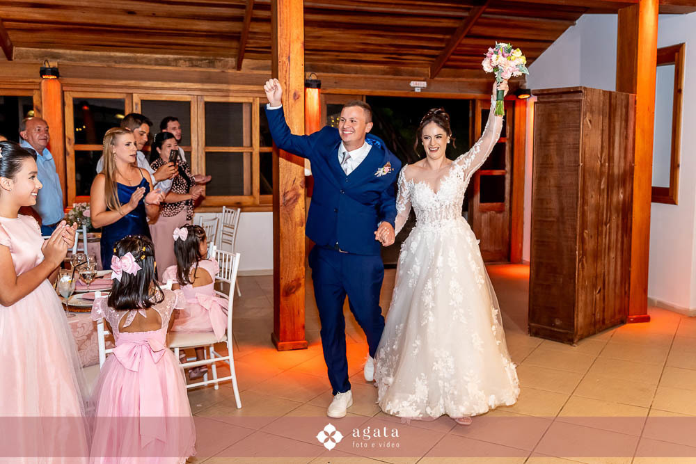 casamento na igreja-casamento curitiba-fotografo de casamento-casamento curitiba-fotografo cwb-vestido de noiva-noiva curitibana-casamento catolico-casamento na igreja catolica-casamento catolico curitiba-casamento na igreja-noivos catolicos-noivos 