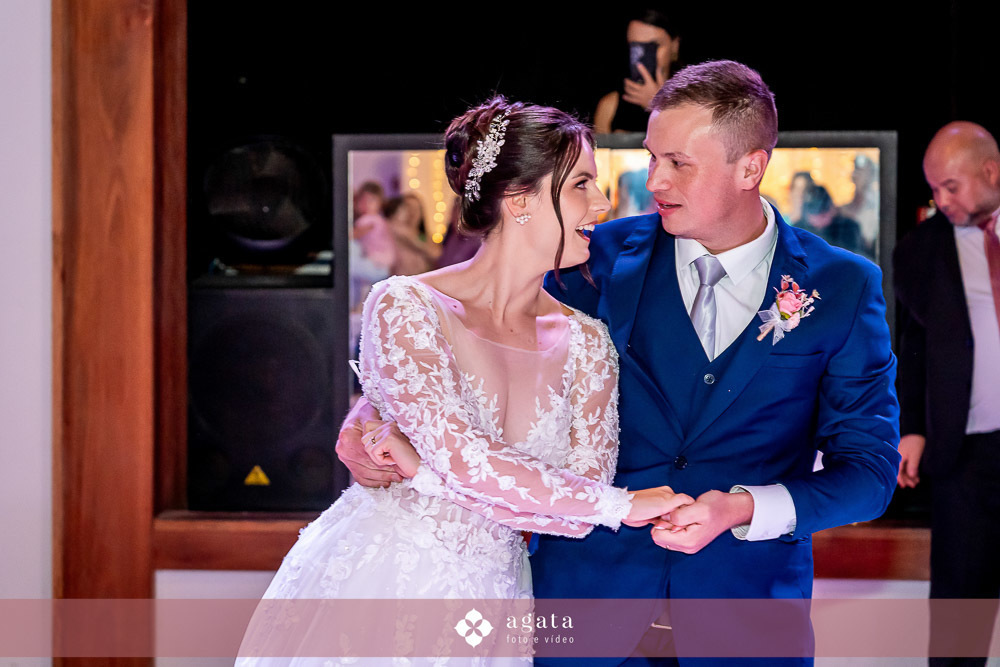 casamento na igreja-casamento curitiba-fotografo de casamento-casamento curitiba-fotografo cwb-vestido de noiva-noiva curitibana-casamento catolico-casamento na igreja catolica-casamento catolico curitiba-casamento na igreja-noivos catolicos-noivos 