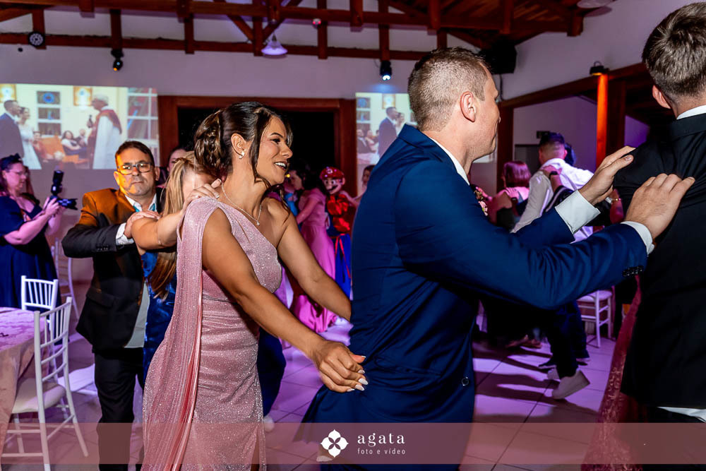 casamento na igreja-casamento curitiba-fotografo de casamento-casamento curitiba-fotografo cwb-vestido de noiva-noiva curitibana-casamento catolico-casamento na igreja catolica-casamento catolico curitiba-casamento na igreja-noivos catolicos-noivos 