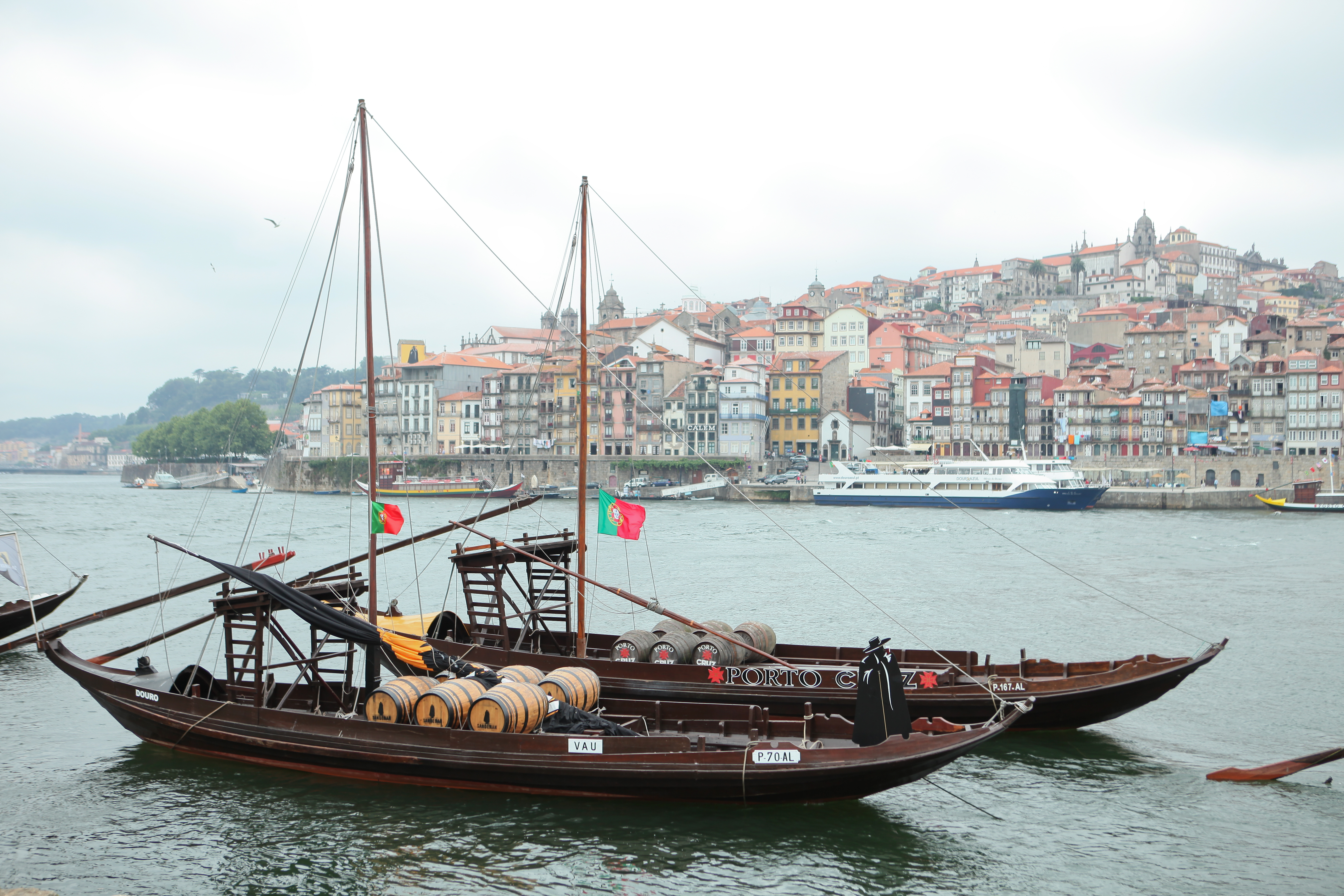 Ensaio de Casal - Dupla Maria Cecilia e Rodolfo - realizado em Portugal nas cidades de Lisboa, Porto e Fátima. Leo Matsuda Fotografias