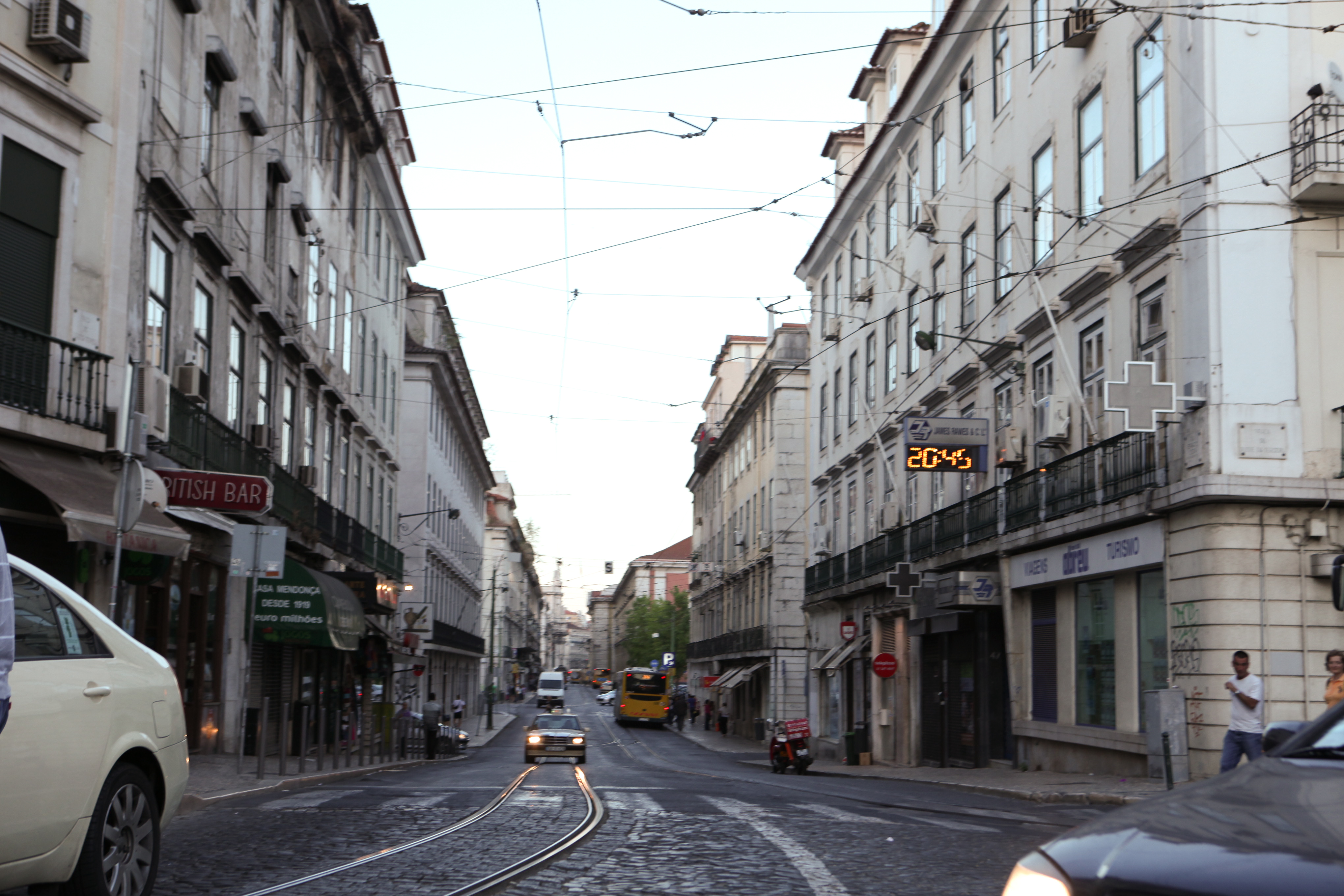 Ensaio de Casal - Dupla Maria Cecilia e Rodolfo - realizado em Portugal nas cidades de Lisboa, Porto e Fátima. Leo Matsuda Fotografias
