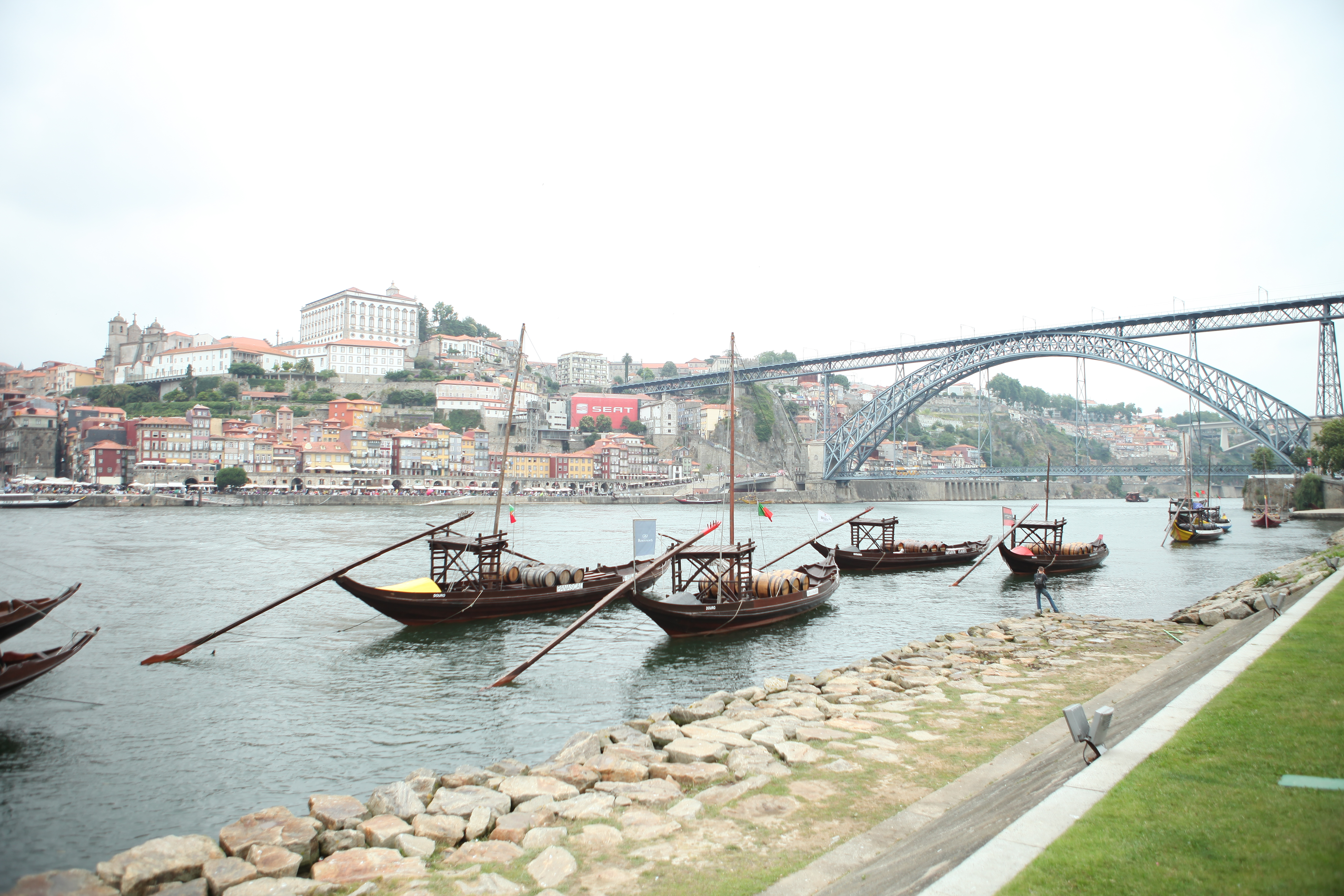 Ensaio de Casal - Dupla Maria Cecilia e Rodolfo - realizado em Portugal nas cidades de Lisboa, Porto e Fátima. Leo Matsuda Fotografias