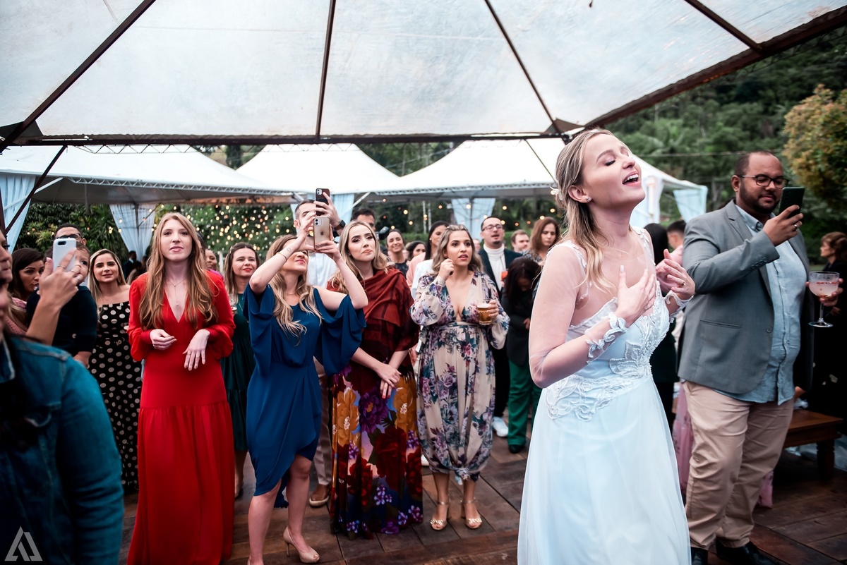 Wedding Casamento Buffet Making Off Decoração Cerimonialista Fotógrafo Vestido Noiva Noivo Camila Hoffmann Cerimonial Elimeire Assessoria de Evento Dani Vidal Vila Nova La Belle Maison Lena Buffet Casarão Penedo Diva Buffet Buquê Resende Penedo Itatiaia