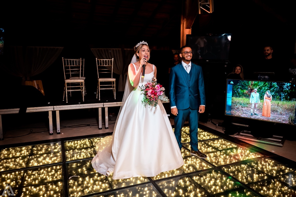 Wedding Casamento Buffet Making Off Decoração Cerimonialista Fotógrafo Vestido Noiva Noivo Camila Hoffmann Cerimonial Elimeire Assessoria de Evento Dani Vidal Vila Nova La Belle Maison Lena Buffet Casarão Penedo Diva Buffet Buquê Resende Penedo Itatiaia