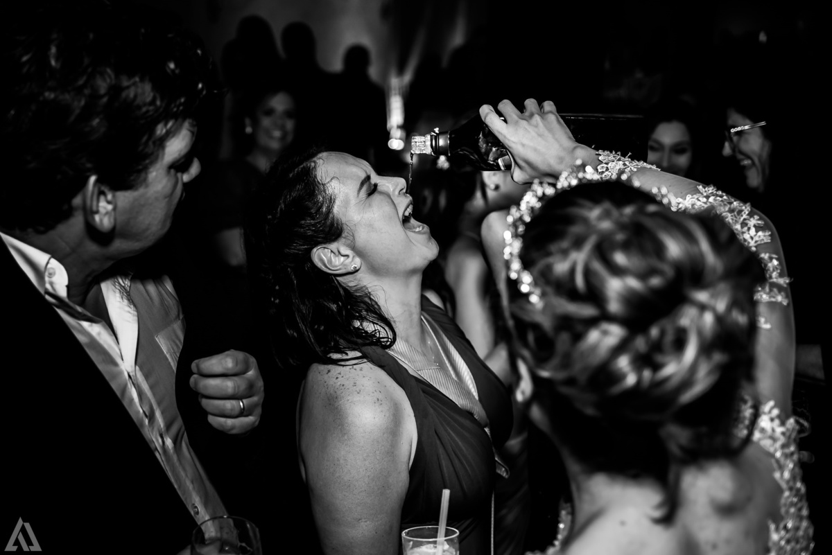 Wedding Casamento Buffet Making Off Decoração Cerimonialista Fotógrafo Vestido Noiva Noivo Camila Hoffmann Cerimonial Elimeire Assessoria de Evento Dani Vidal Vila Nova La Belle Maison Lena Buffet Casarão Penedo Diva Buffet Buquê Resende Penedo Itatiaia