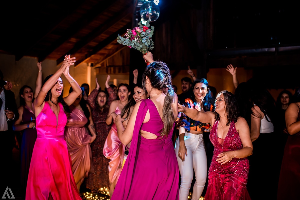 Wedding Casamento Buffet Making Off Decoração Cerimonialista Fotógrafo Vestido Noiva Noivo Camila Hoffmann Cerimonial Elimeire Assessoria de Evento Dani Vidal Vila Nova La Belle Maison Lena Buffet Casarão Penedo Diva Buffet Buquê Resende Penedo Itatiaia